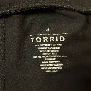 Torrid stretchy Capri pants GUC
